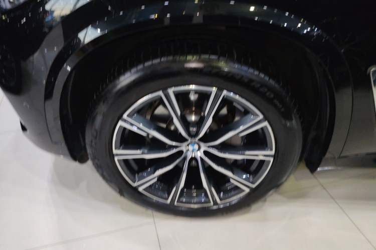 Used BMW X5 2022 Restyled xDrive 30Li Luxury Version M Sport Package
