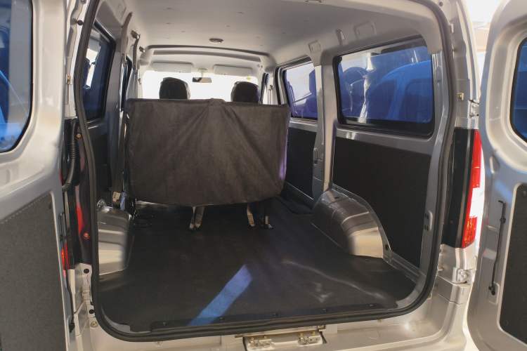 Used Chana Ruixing EM80 2025 Passenger Version Comfort Model 6 Seats 260 km Twin-Door Design 60 kW
