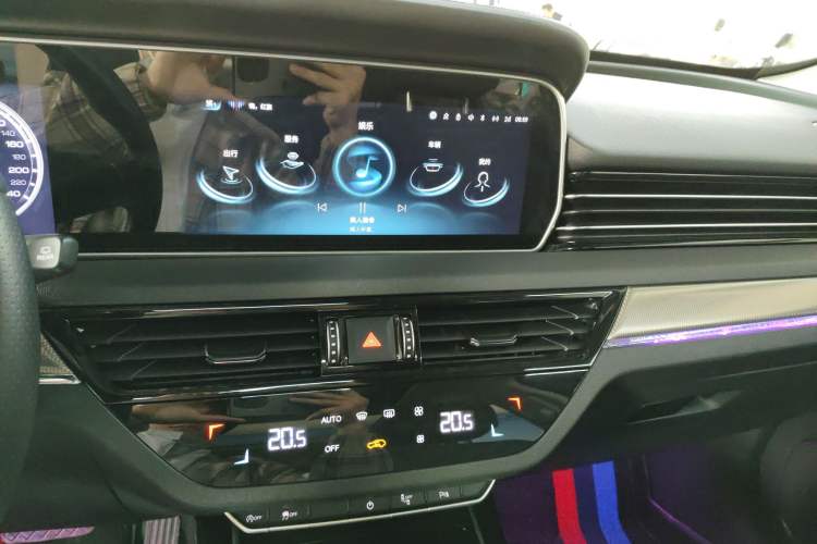 Used Hongqi HS5 2022 Revised Version 2.0T Smart Connect Flagship Edition
