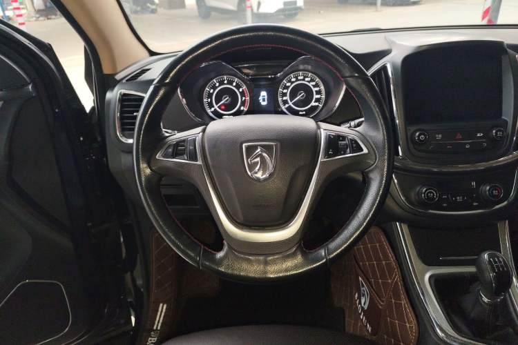 Used Baojun 560 2015 1.8L Manual Luxury Model
