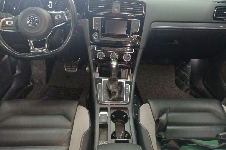 Used Volkswagen Golf 2016 1.4TSI Automatic R-Line
