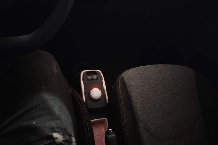 Used Chery QQ Ice Cream 2022 120km Conical Shape Lithium Iron Phosphate
