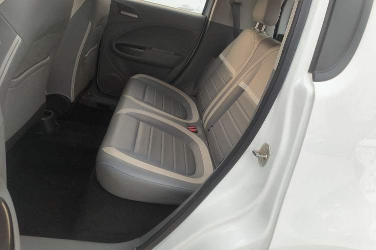 Used ORA White Cat 2022 Xiaoyue Mao Edition 360 km Luxury Model Lithium NMC
