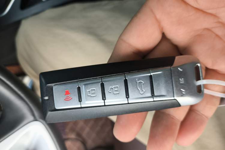 Used Wey VV6 2021 2.0T Two-Wheel Drive Smart Protection+
