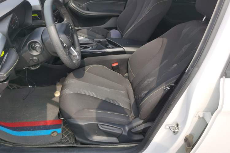 Used Roewe i5 2021 1.5L CVT Platinum Edition
