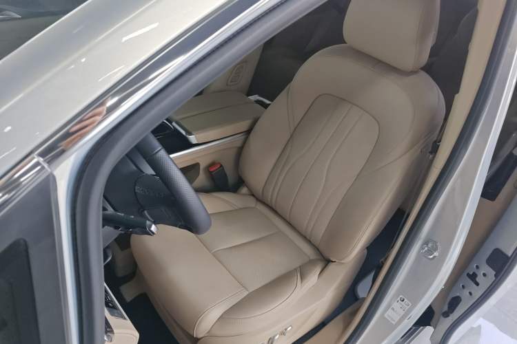 Used Buick GL8 New Energy 2025 Lu Shang Luxury Edition 7-Seater
