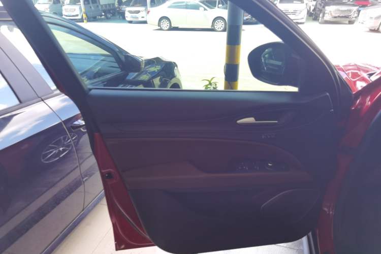 Used Alfa Romeo Stelvio 2017 2.0T 200HP Luxury Edition