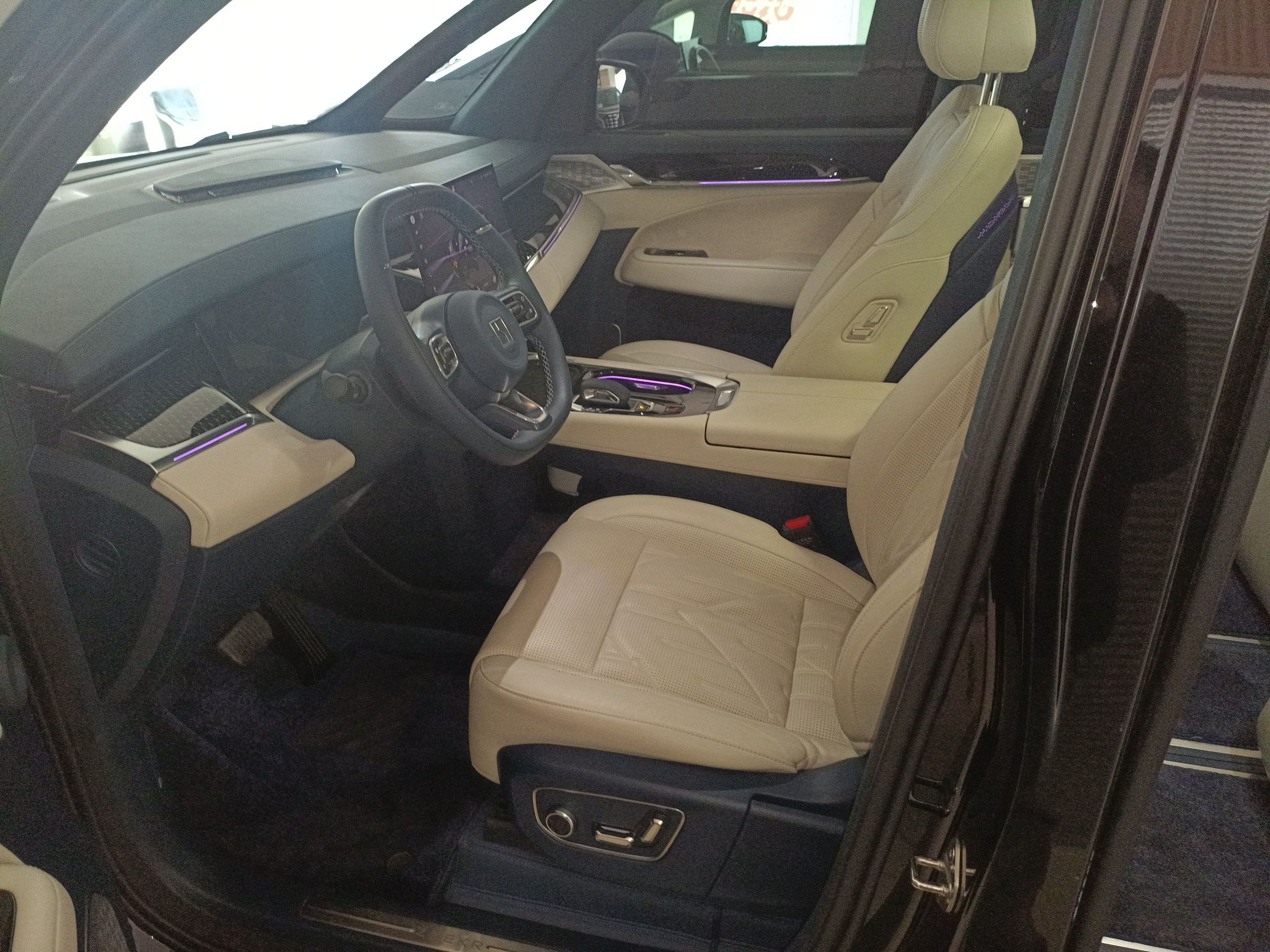 المقاعد الأمامية داخل السيارة