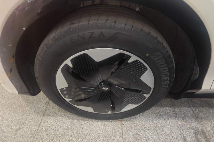 Used  LS7 2023 77 kWh Urban Fit Pro Rear-Wheel Drive Version
