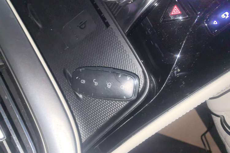 Used Denza D9 2024 DM-i 980 Four-Wheel Drive Flagship Model
