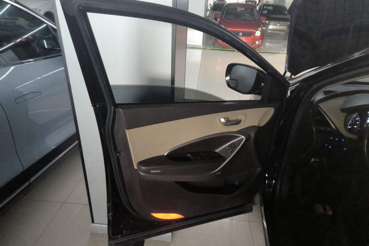 Used Hyundai Santa Fe 2013 2.4L Automatic 4x4 Comfort Edition
