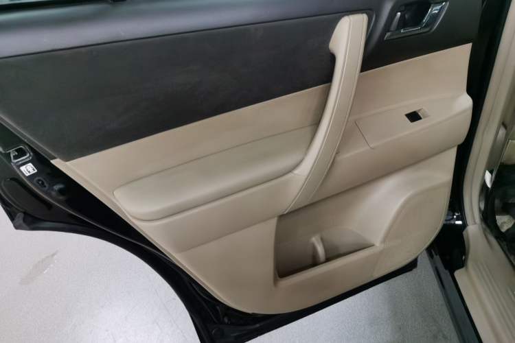 Used Toyota Highlander 2012 2.7L 2WD 5-Seater Elite Edition
