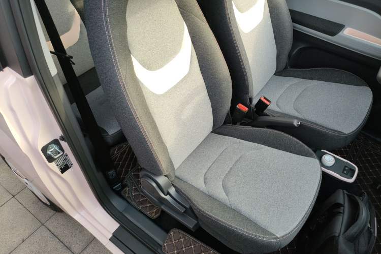 Used Chery QQ Ice Cream 2022 170km Sundae Phosphate Lithium-Ion
