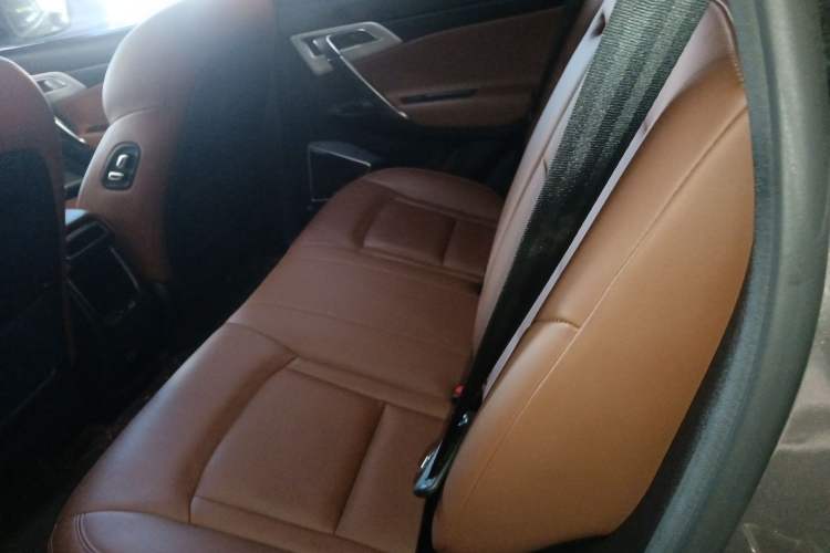 Used Geely Auto Emgrand X7 Sport 2018 1.8TD Automatic Two-Wheel Drive ZhiZun Model with 4G Connectivity
