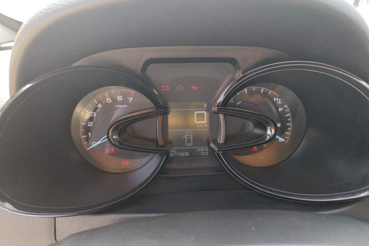 Used Dongfeng Aeolus AX7 2016 2.0L Manual Zhuyue Model
