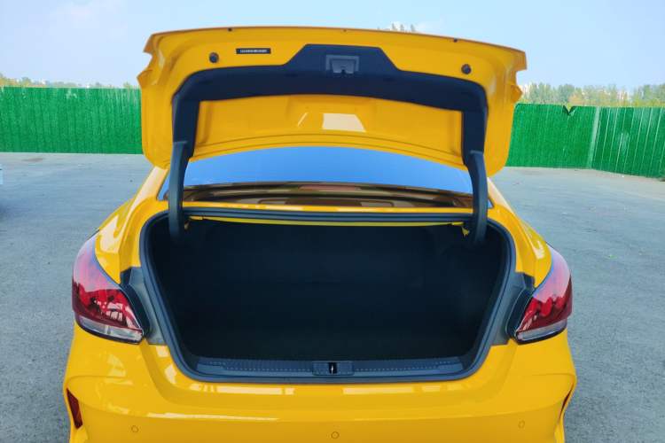 Used MG 5 2021 180 DVVT CVT Youthful Style Edition
