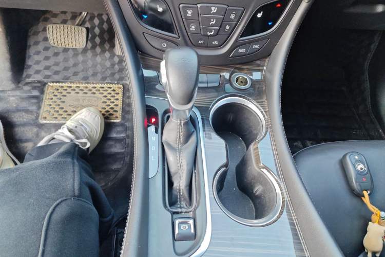 Used Buick Envision 2018 20T Two-Wheel-Drive Elite Model
