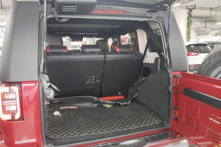 Used  BJ40 2020 2.0T Automatic Four-Wheel Drive Urban Hunter Edition Chivalrous Type
