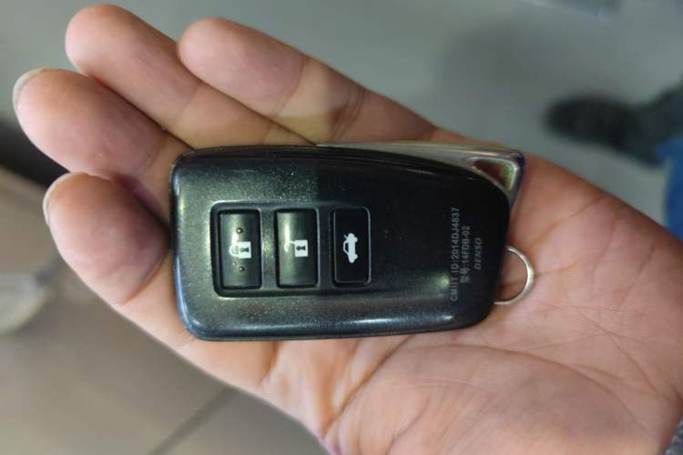 Used Lexus ES 2015 300h Comfort Edition
