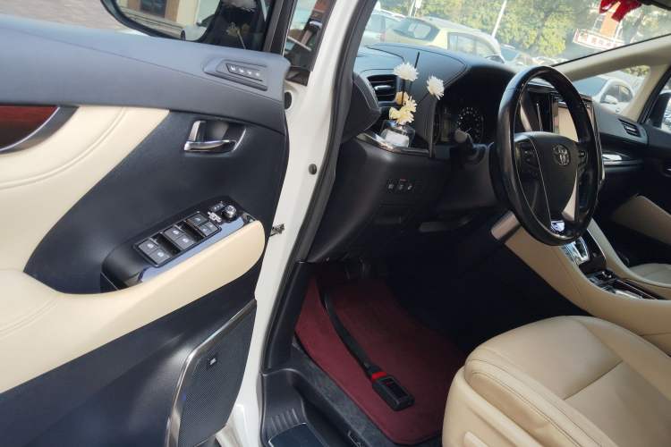 Used Toyota Alphard 2015 3.5L Luxury Edition
