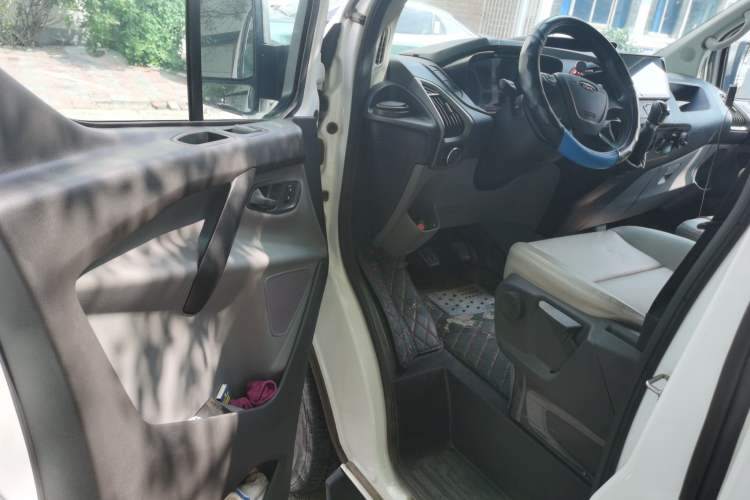 Used Ford Transit 2020 2.0T Gasoline Multi-Purpose Commercial Vehicle Mid-Drive Low-Roof Lift-Up Tailgate China VI Standard