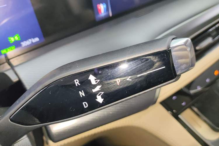 Used Buick GL8 New Energy 2025 Lu Shang Luxury Edition 7-Seater
