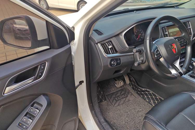 Used Roewe RX5 2016 20T Two-Wheel Drive Automatic Internet Smart Edition
