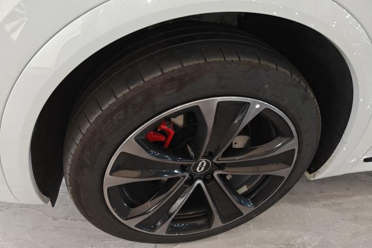 Used Hima AITO M8 2025 Extended-Range Max+ Version 53.4 kWh 5-Seater Edition
