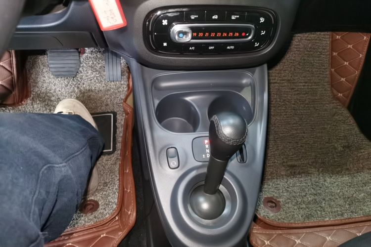 Used  fortwo 2015 1.0L 52 kW hardtop Dynamic version
