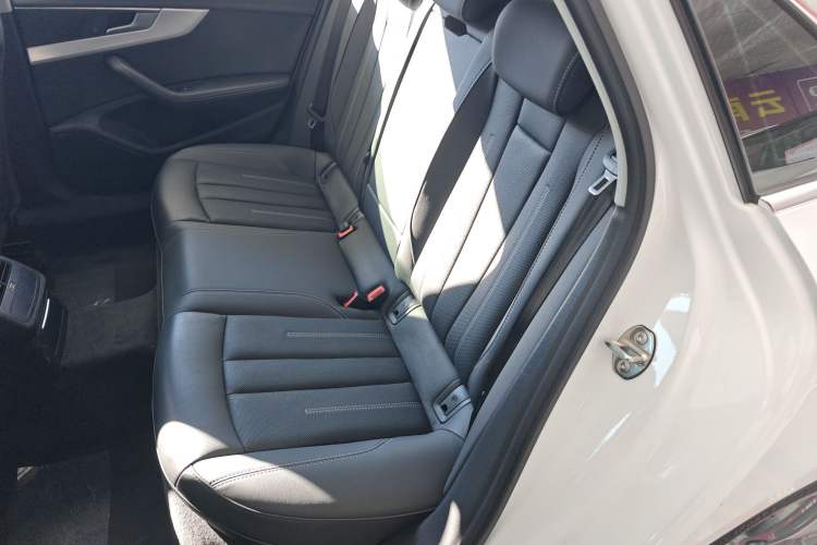 Used Audi A4L 2020 40 TFSI Fashionable and Elegant Model
