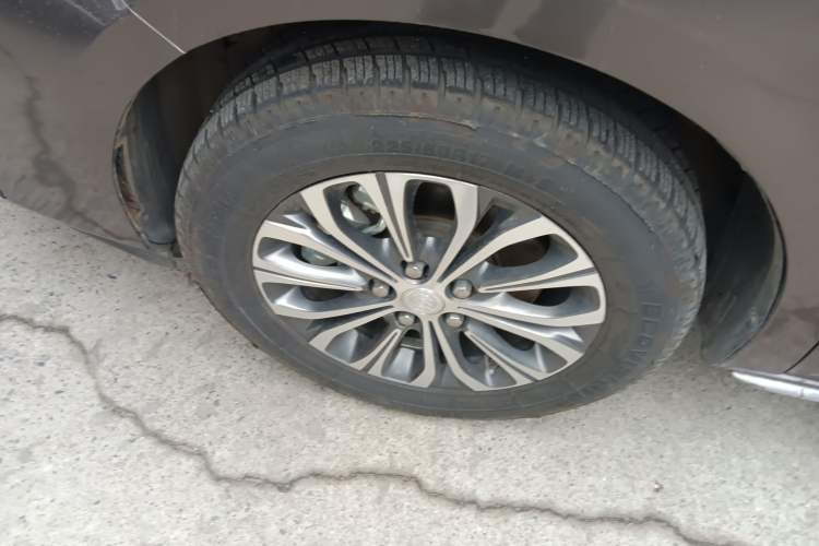 Used Buick GL8 2023 Facelifted Land Cruiser Executive Luxury Version
