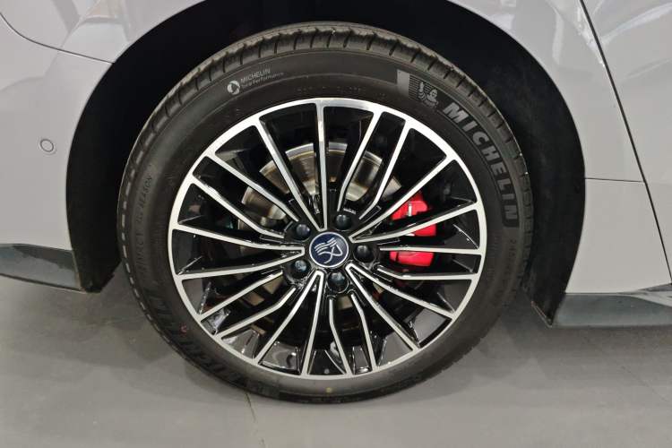 Used BYD Han 2025 EV with 701 km of Laser Radar-Enabled Intelligent Driving