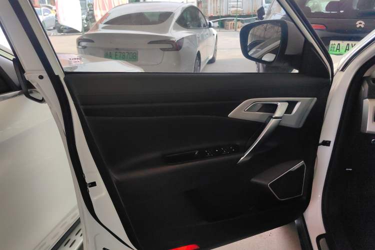 Used Geely Auto Emgrand X7 Sport 2018 1.8TD Automatic Two-Wheel Drive Smart Connect 4G Internet Edition
