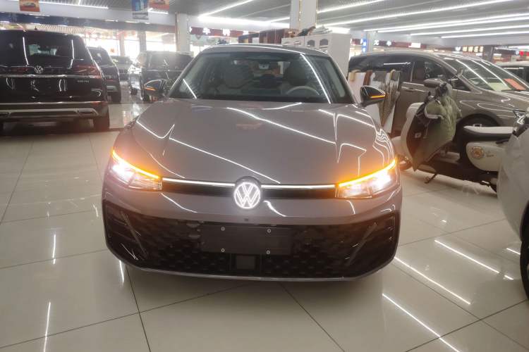 Used Volkswagen Passat 2025 Pro 380TSI Starry Dragon Luxury Edition
