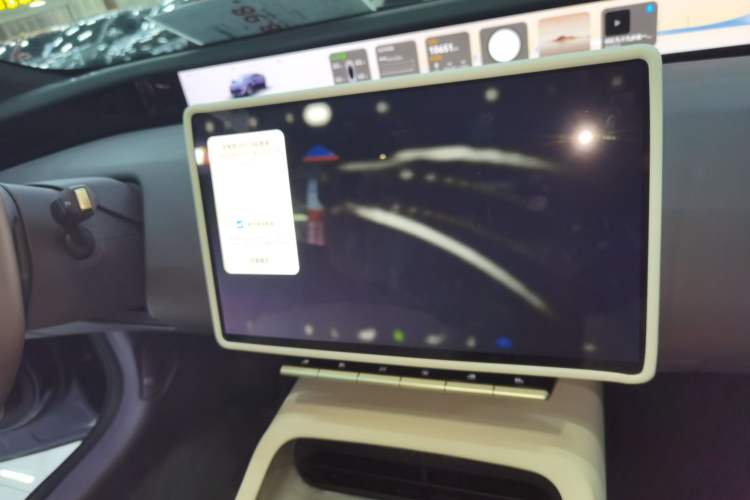 Used  12 2025 Max Extended-Range Edition