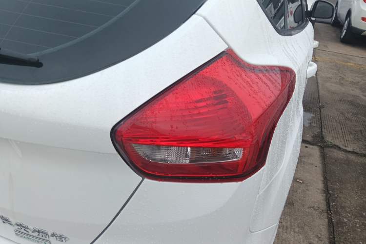 Used Ford Focus 2018 Two-Door Classic EcoBoost 125 Automatic Supercharged Style SmartDrive Edition
