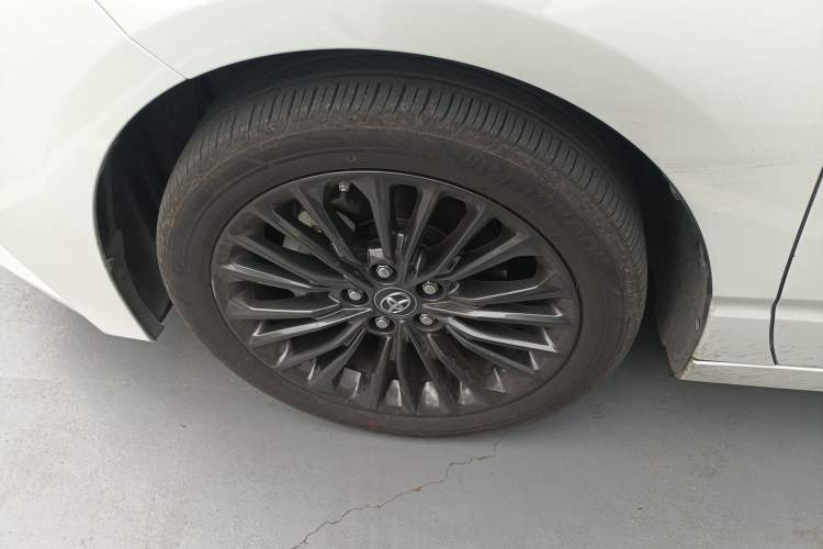 Used Toyota Avalon 2023 2.0L XLE Deluxe Edition