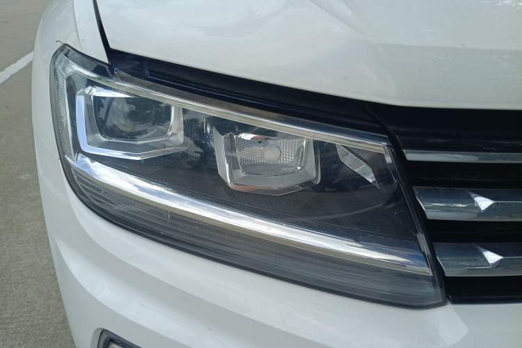 Used Volkswagen Tiguan L 2019 330TSI Automatic Two-Wheel Drive Smart Luxury Version China VI Standard
