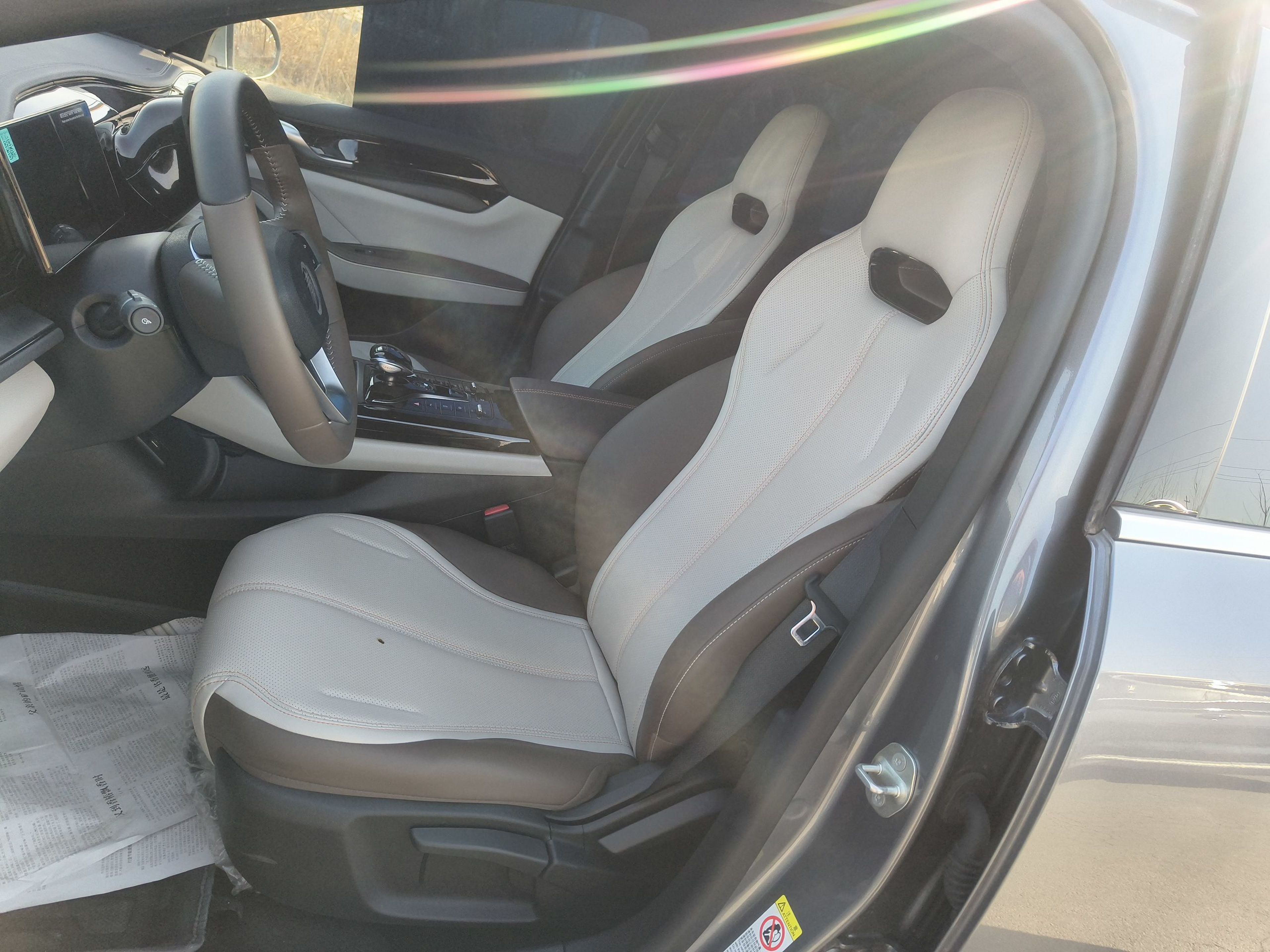 Переднее сиденье в автомобиле