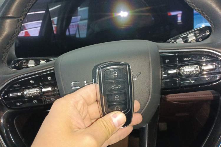 Used Chery Tiggo 8 PRO 2024 Champion Edition 290T Two-Wheel Drive Peak Version 7 Seats
