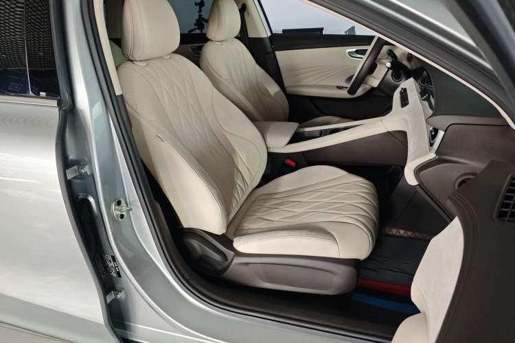 Used Roewe D7 2023 DMH 125km Excellence Edition