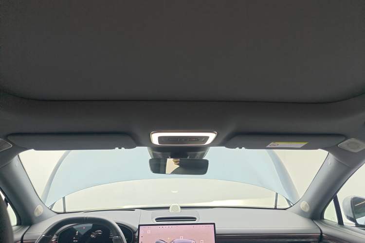 Used Zeekr 7X 2025 100 kWh Long-Range Rear-Wheel Drive with Intelligent Driving Features
