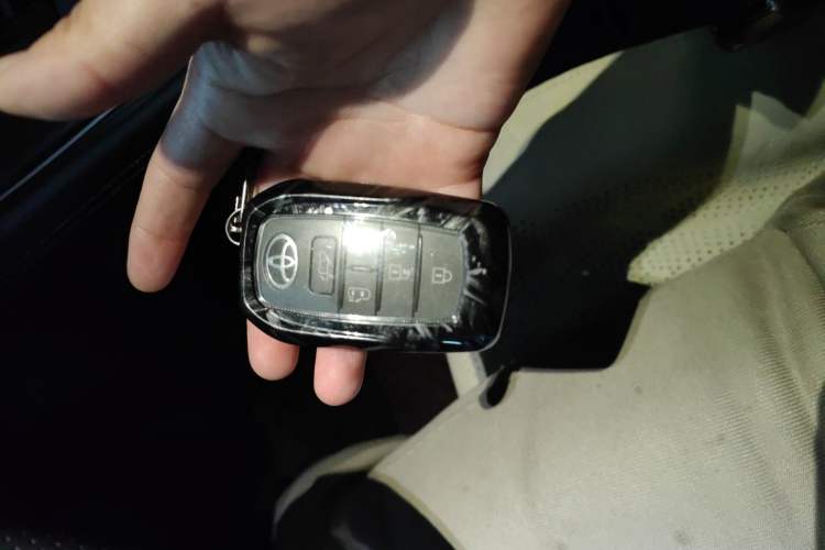 Used Toyota Sienna 2024 2.5L Hybrid Four-Wheel Drive Prestige Edition
