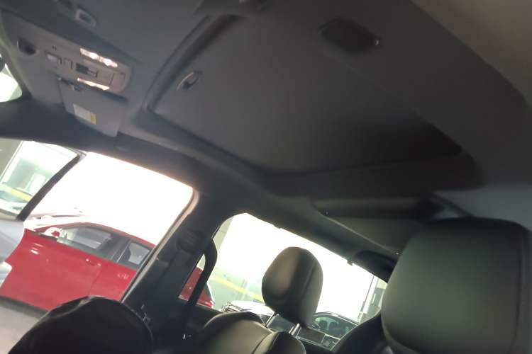 Used Toyota Granvia 2023 2.5L Hybrid Flagship VIP Edition
