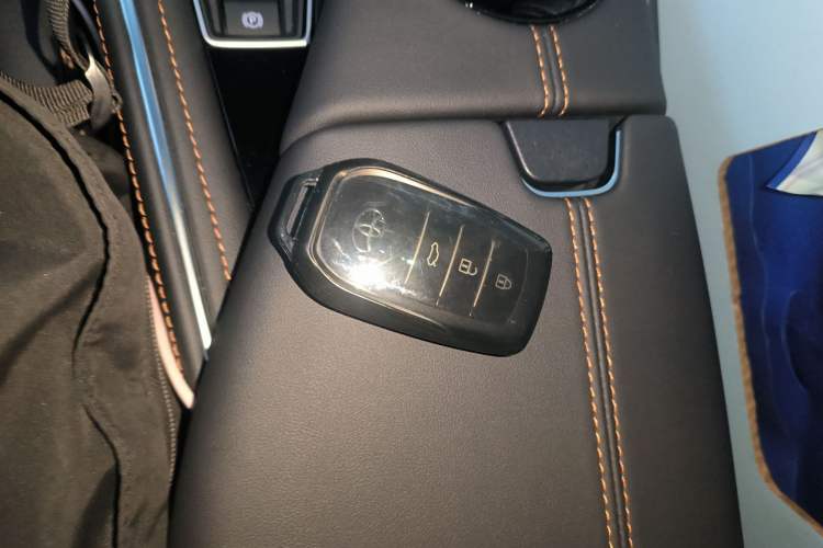 Used Toyota Avalon 2024 Dual-Motor 2.0L Luxury Edition