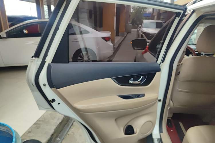 Used Nissan X-Trail 2014 2.5L CVT Luxury Edition 4WD
