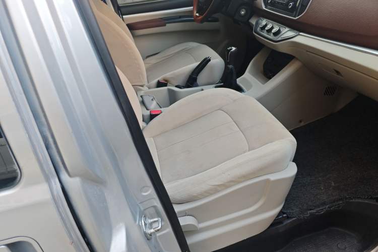 Used FORTHING Lingzhi 2019 Facelifted M5L 1.6L 7-Seater Base Model China VI Standard
