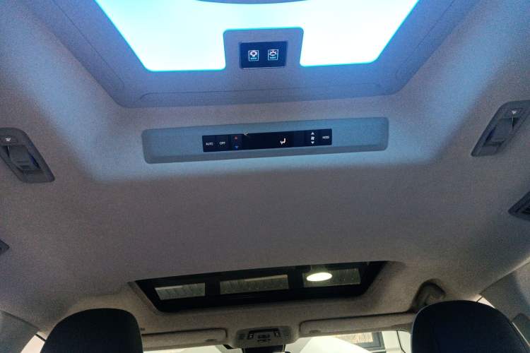 Used Toyota Granvia 2023 2.5L Hybrid Comfort Edition