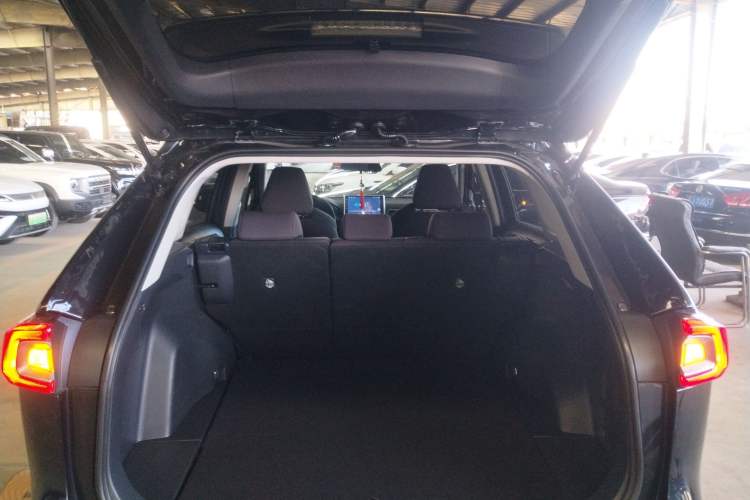 Used Toyota Wildlander 2022 Updated Version 2.0L CVT Two-Wheel Drive Leading Edition