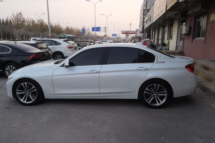 Used BMW 3 Series 2016 320Li Ambition Model
